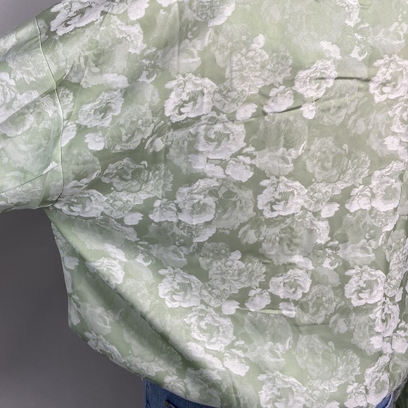 lightweight bomber jacket smocked sleeve and bottom band zipper closure - Picture 4 of 5